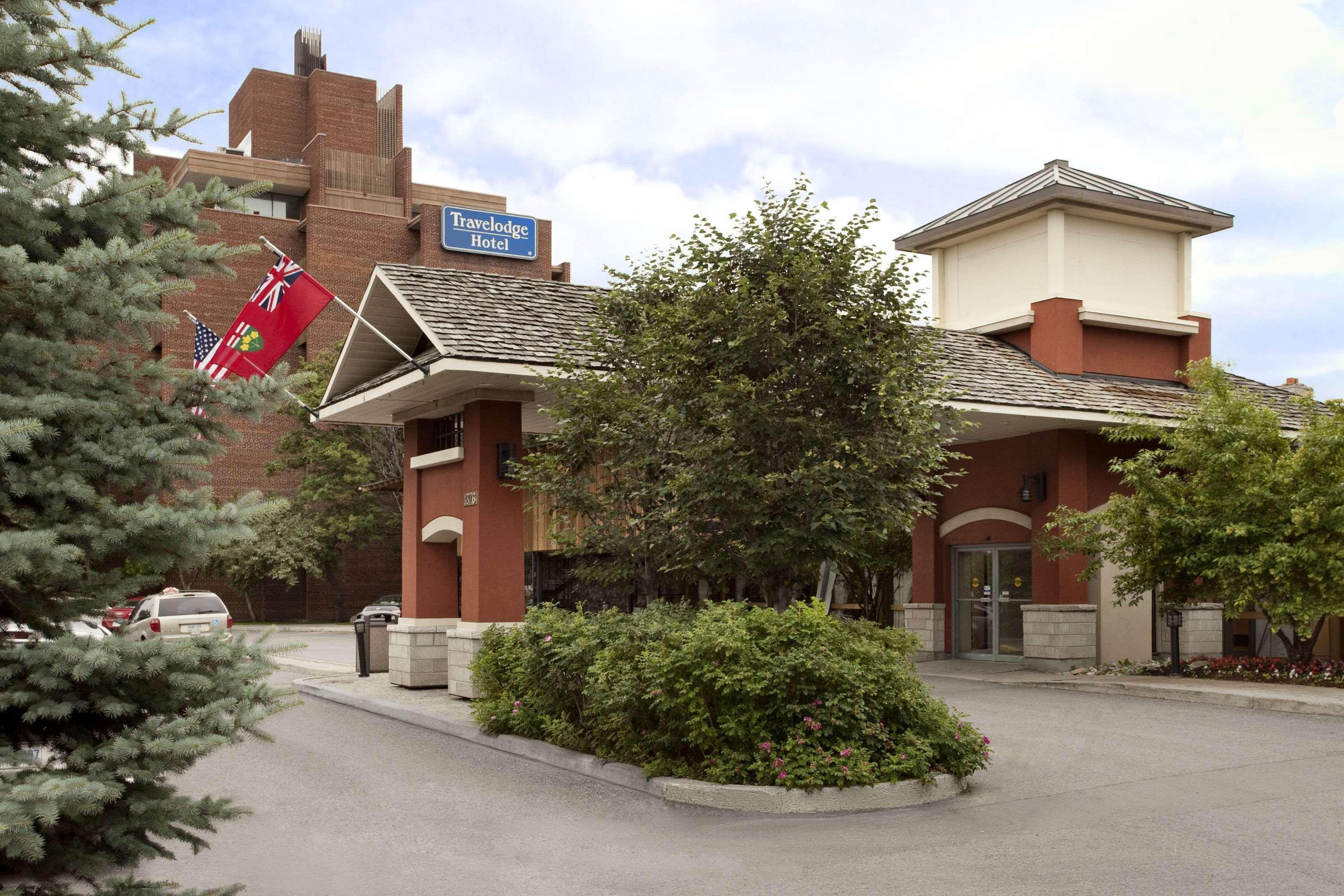 Travelodge By Wyndham Ottawa West Екстериор снимка