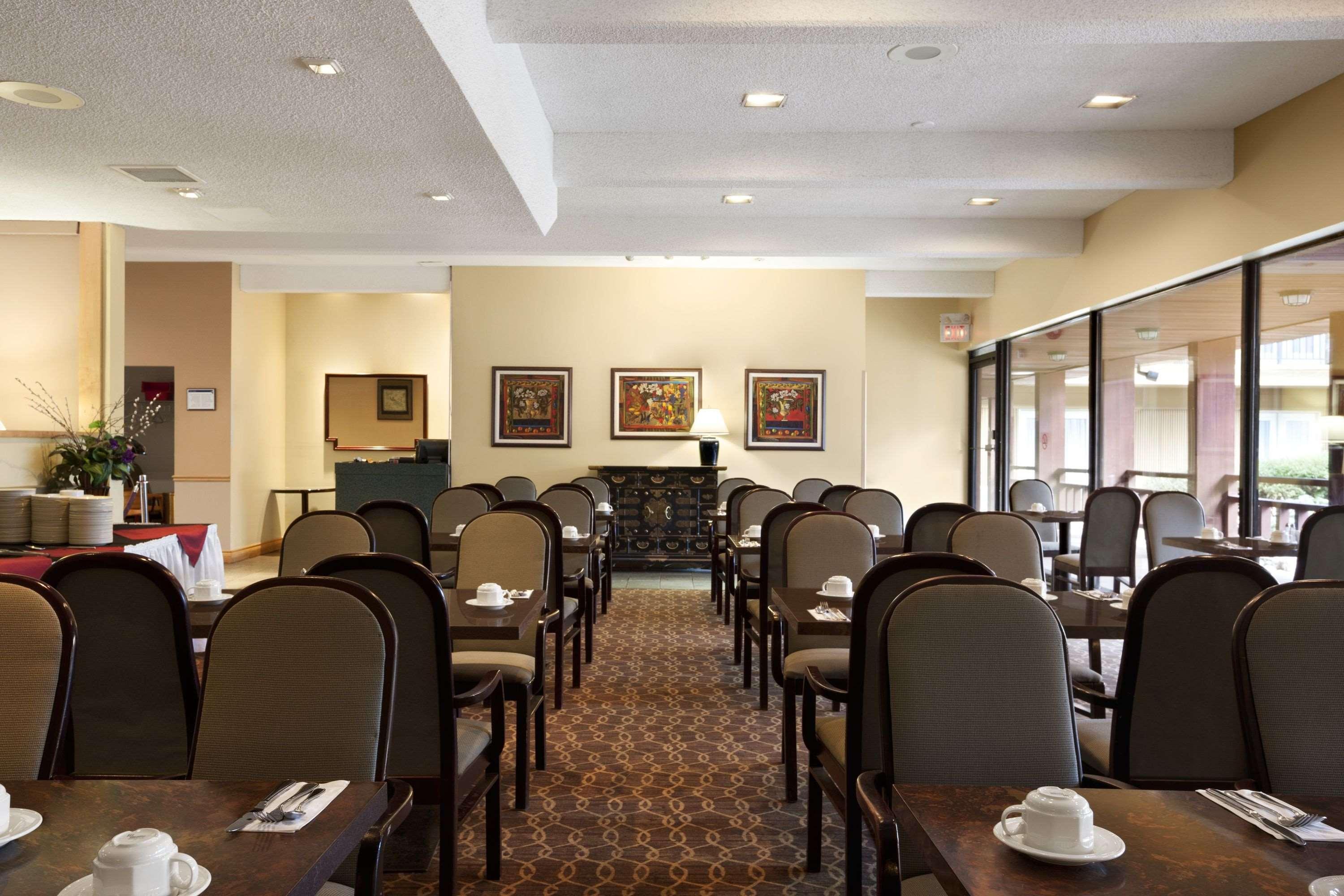 Travelodge By Wyndham Ottawa West Екстериор снимка