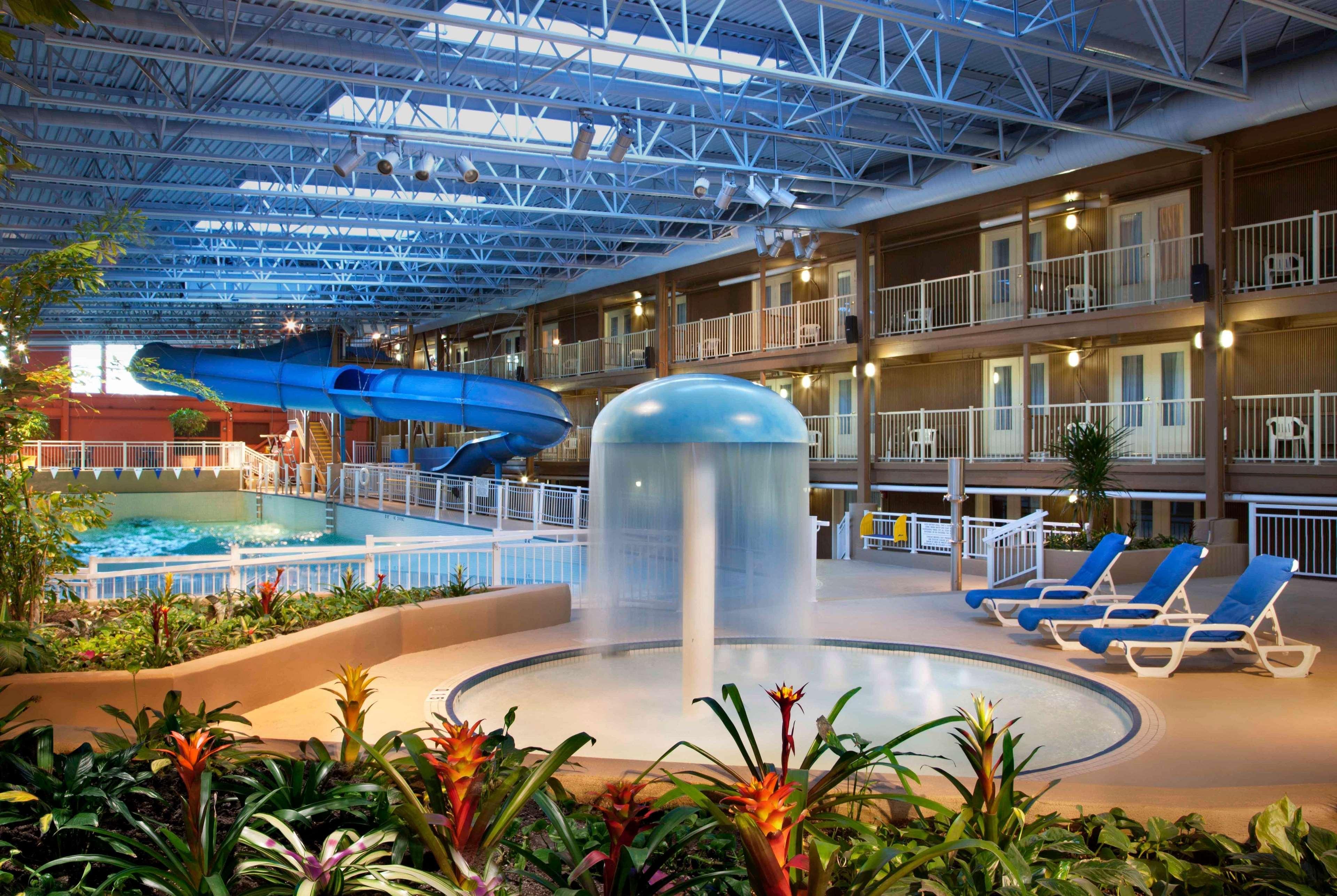 Travelodge By Wyndham Ottawa West Екстериор снимка