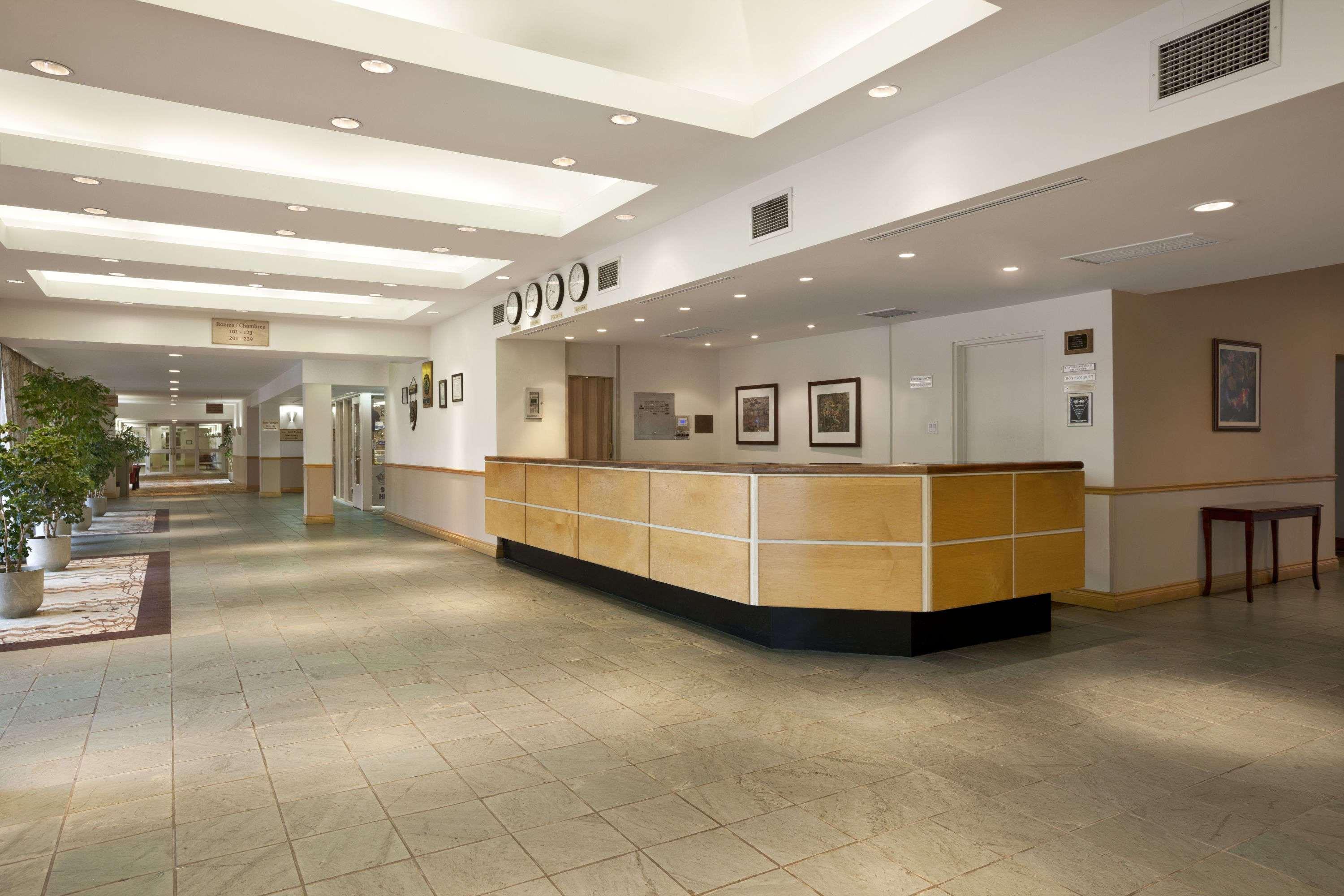 Travelodge By Wyndham Ottawa West Екстериор снимка