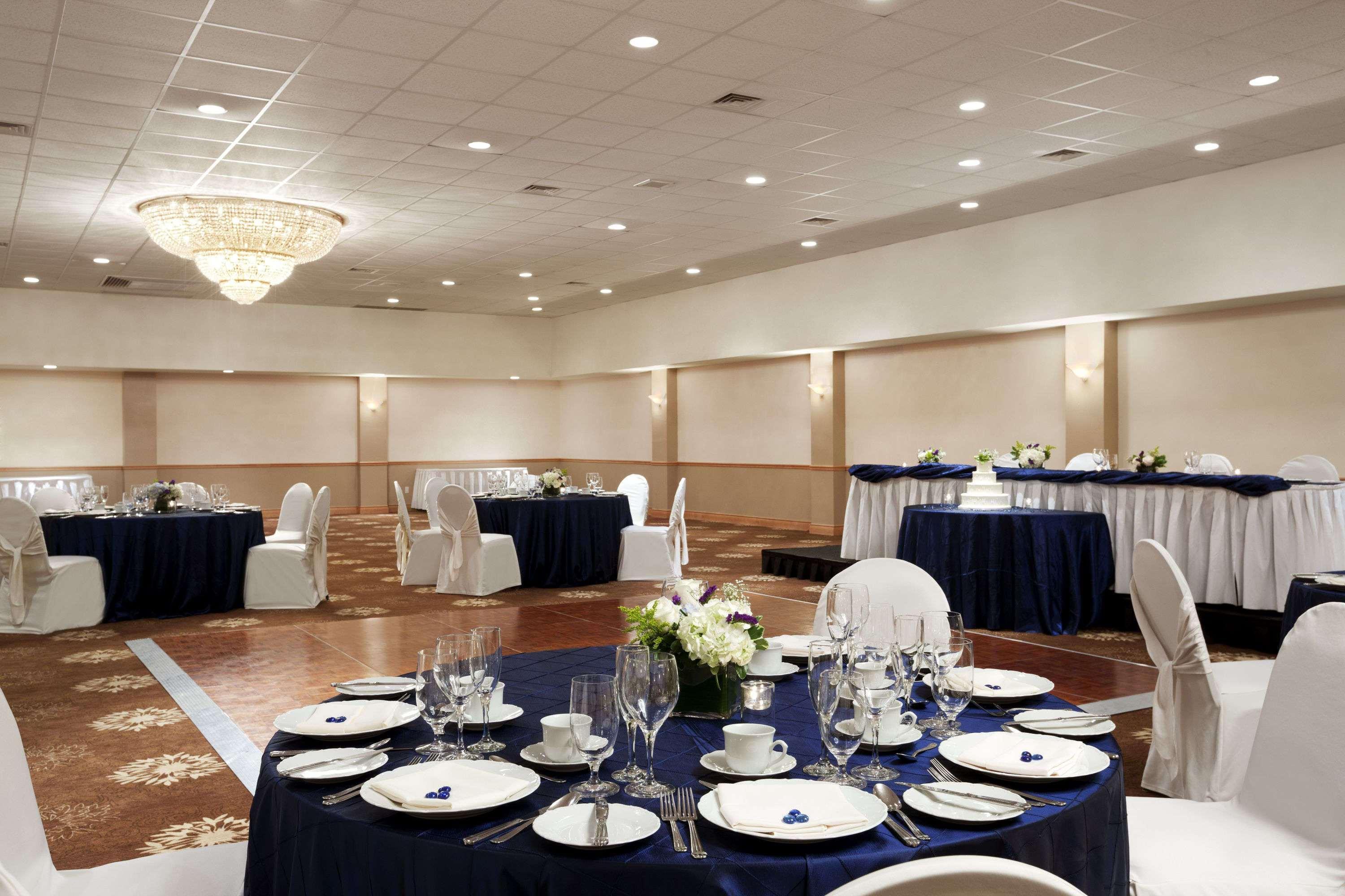 Travelodge By Wyndham Ottawa West Екстериор снимка