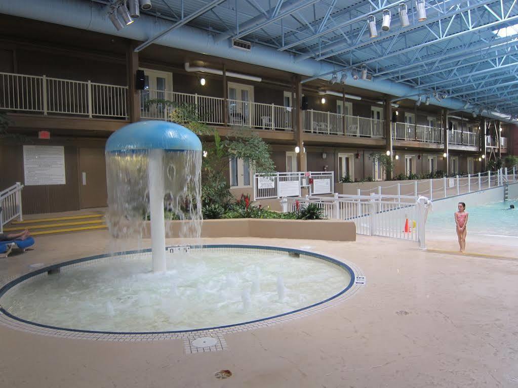 Travelodge By Wyndham Ottawa West Екстериор снимка
