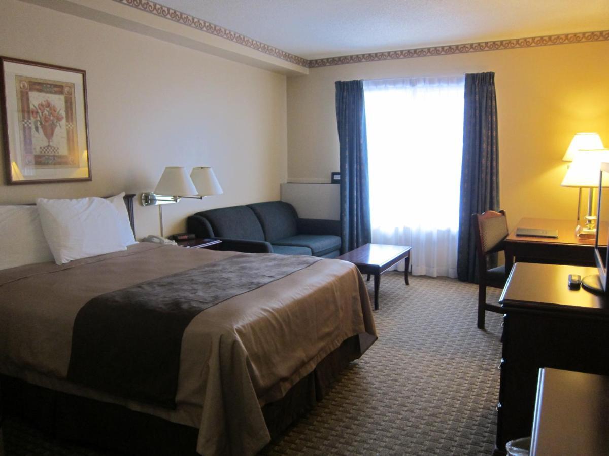 Travelodge By Wyndham Ottawa West Стая снимка